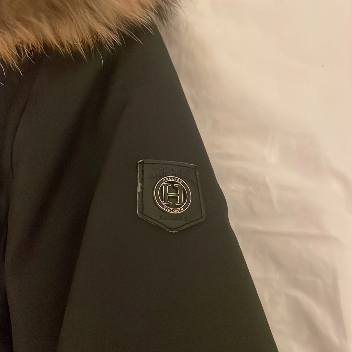 Svart vinterjacka med päls från Hollies - 2