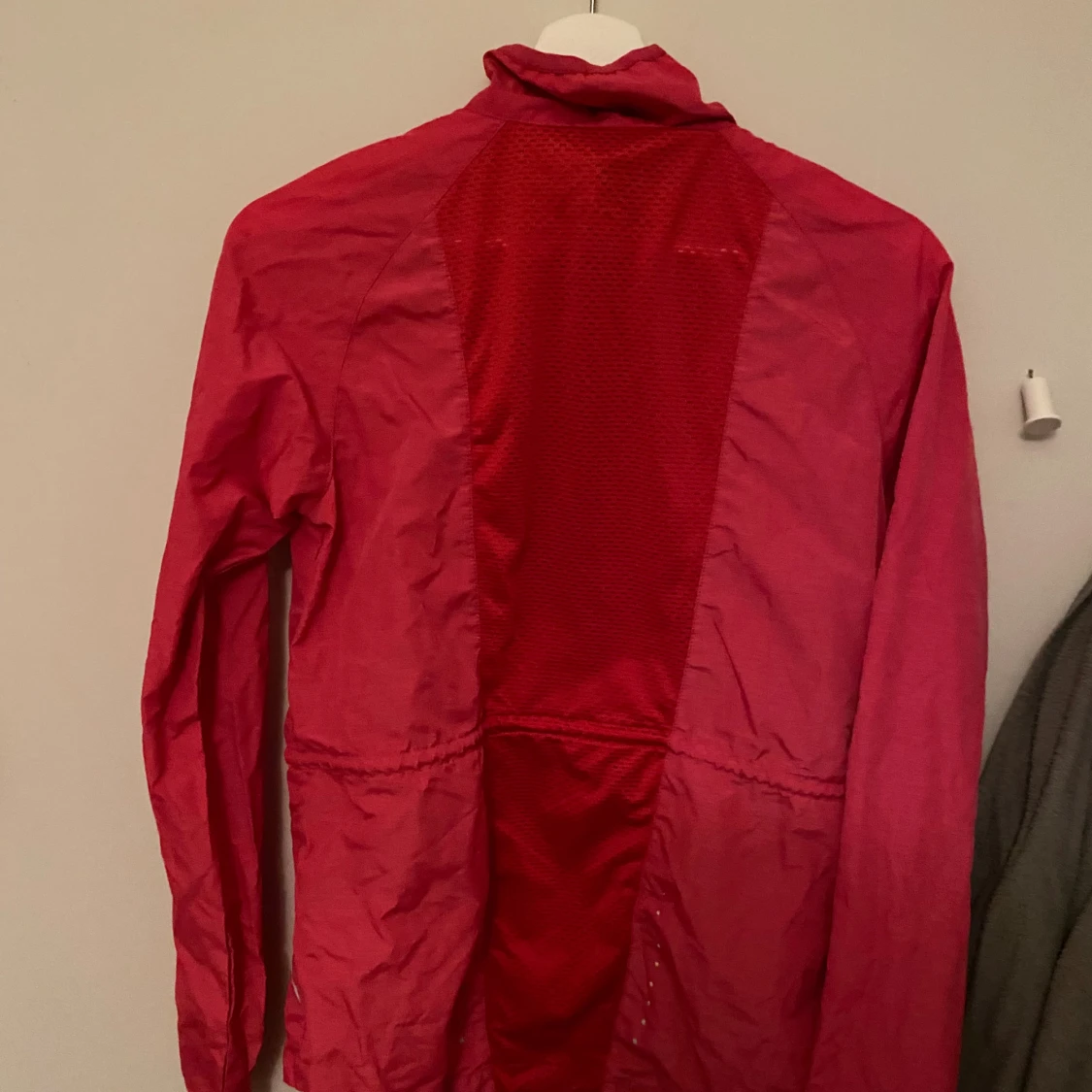 Röd vindjacka från Diadora XS - 1