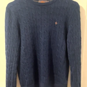 Morris tröja  - Säljer denna marinblå Morris tröjan. Nästan aldrig använd köpt för liten. Storlek S. 