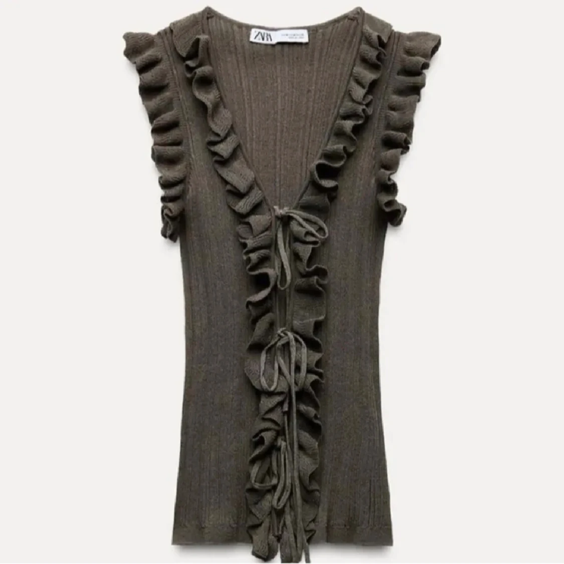 Brun ribbad volangtopp från Zara