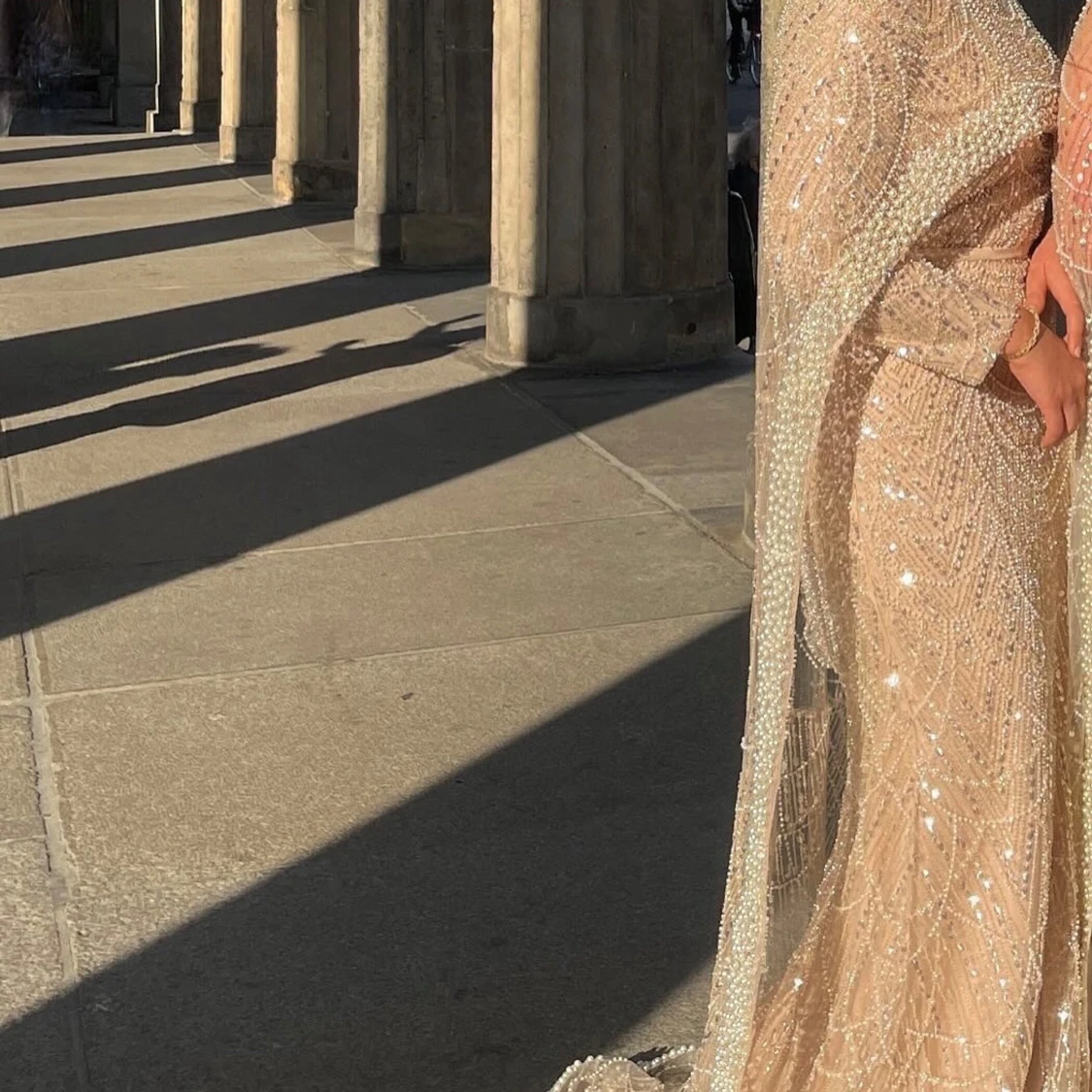 Champagnefärgad glittrig långklänning - 2