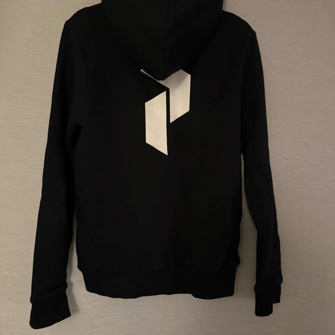 Svart hoodie med tryck - 1