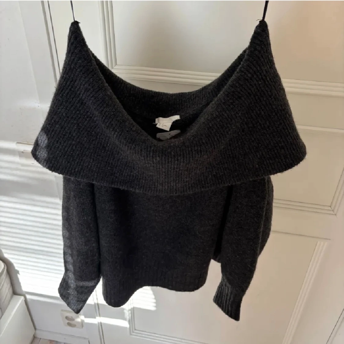 Offsholder stickad tröja  - 1