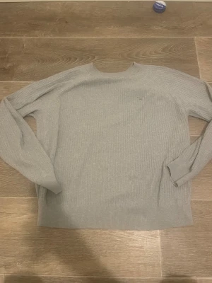 GANT stickad tröja - Inga defekter inga fläckar allt är som det ska vara