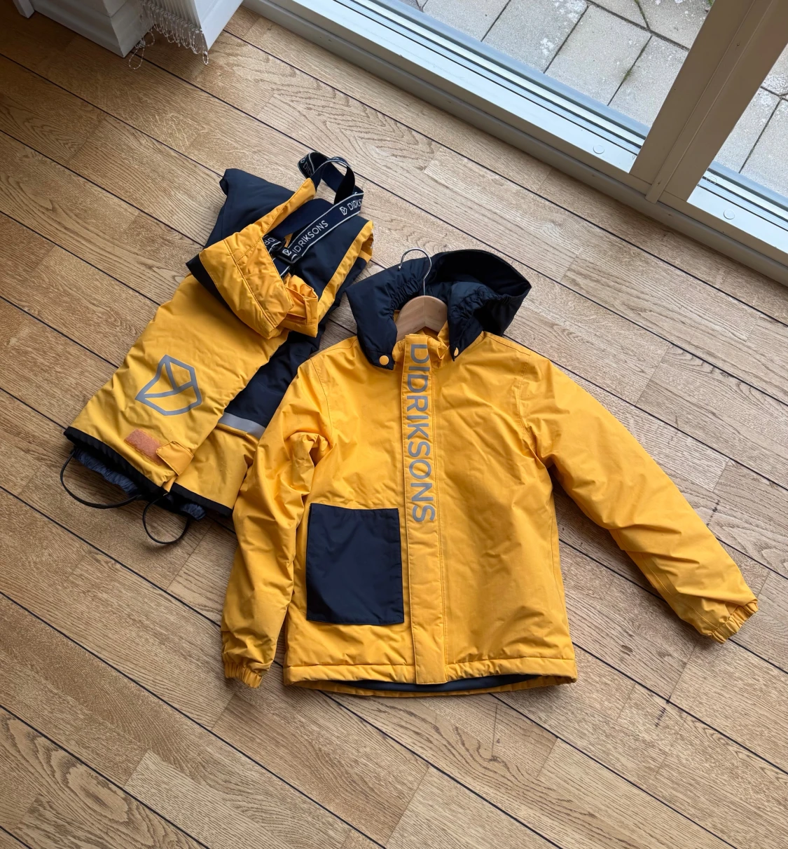Gul vindjacka från Didriksons