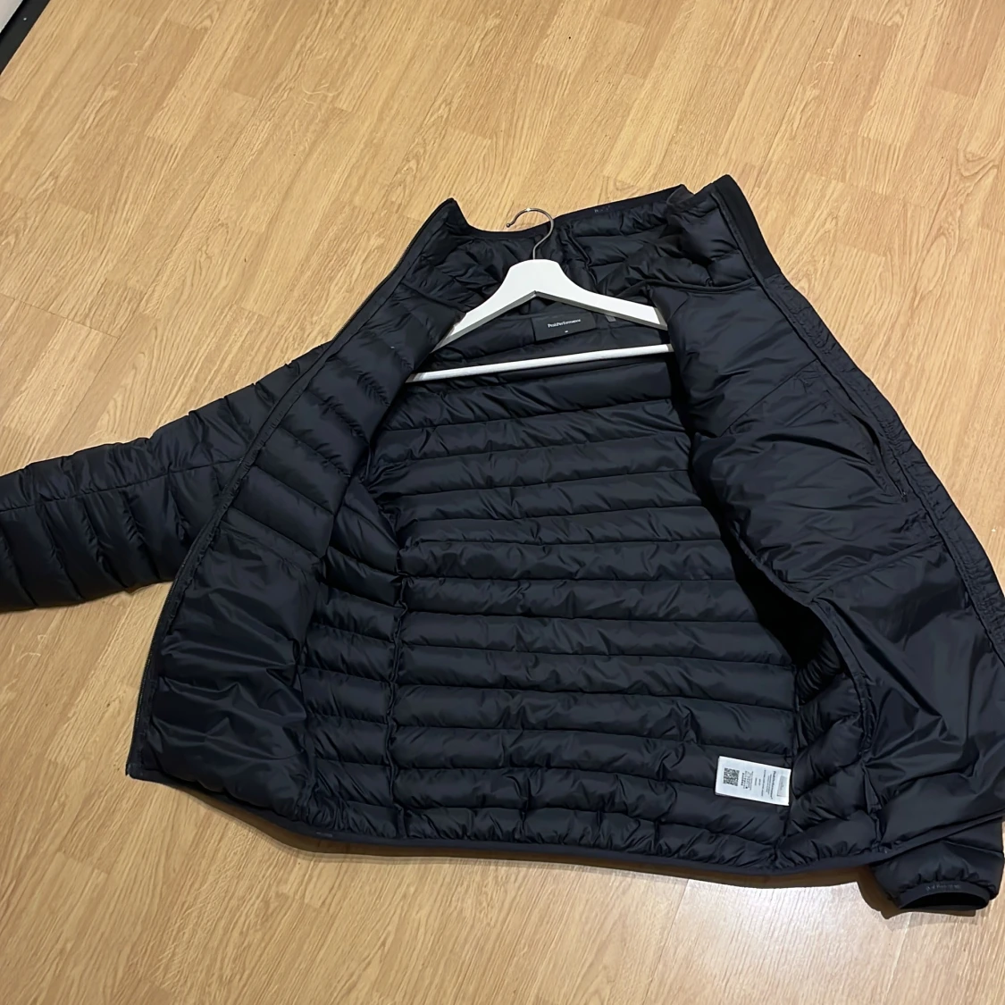 Svart dunjacka Peak Performance  - 4