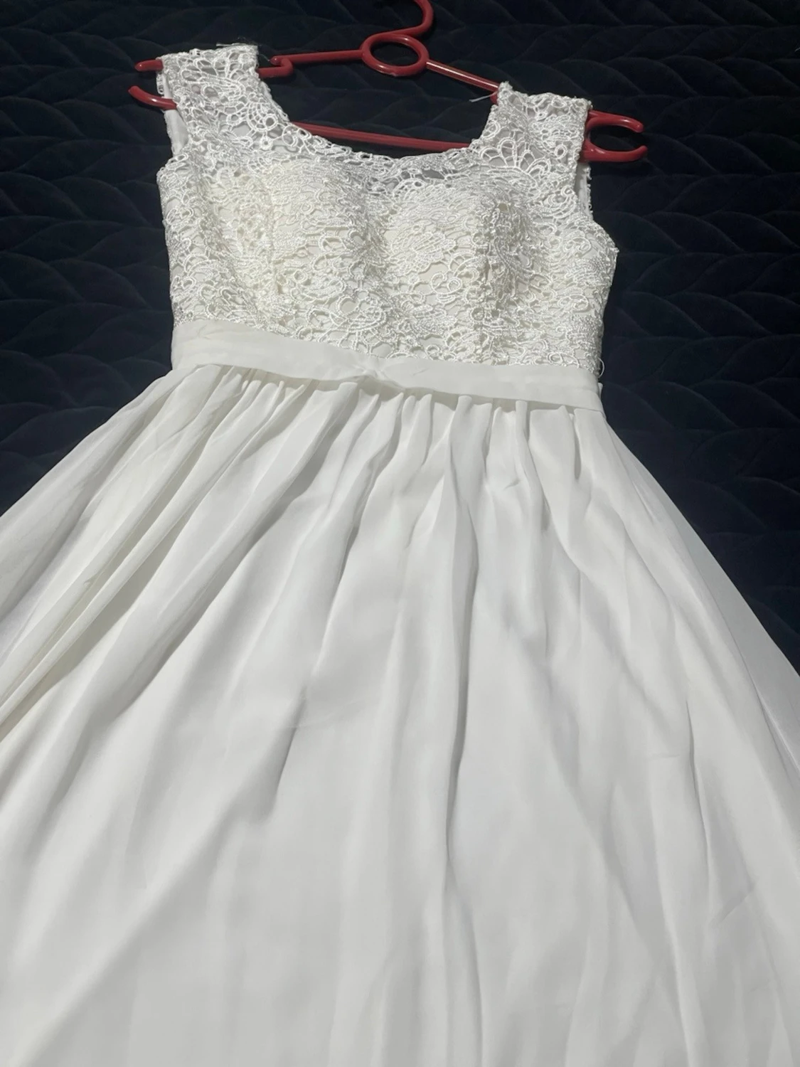 Vit lång spetsklänning med v-ringning - 3