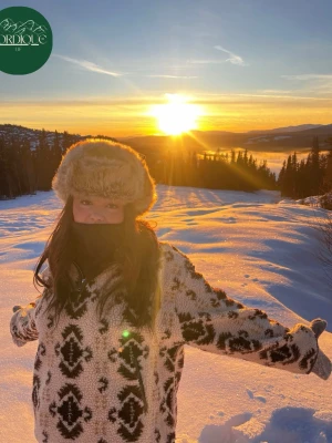 Verbier  - Våran svarta spetsbuff med svart fleece inuti❄️(går inte att förhandla priset)