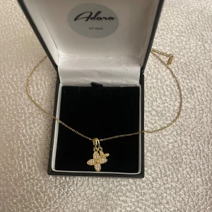 Guldpläterad halsband - Rostfritt, boxen på bilden ingår ej 🌸