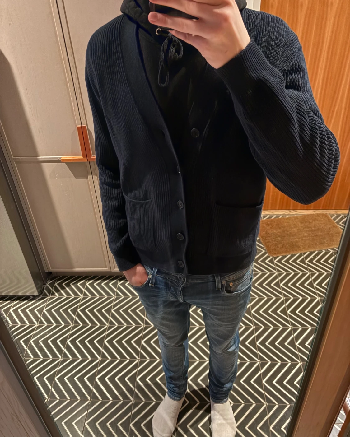 Mörkblå stickad kofta från John Henric