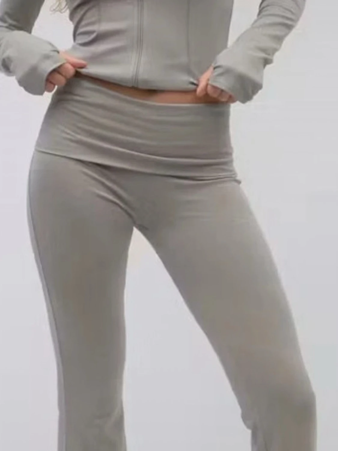 Grå bootcut mjukisbyxor