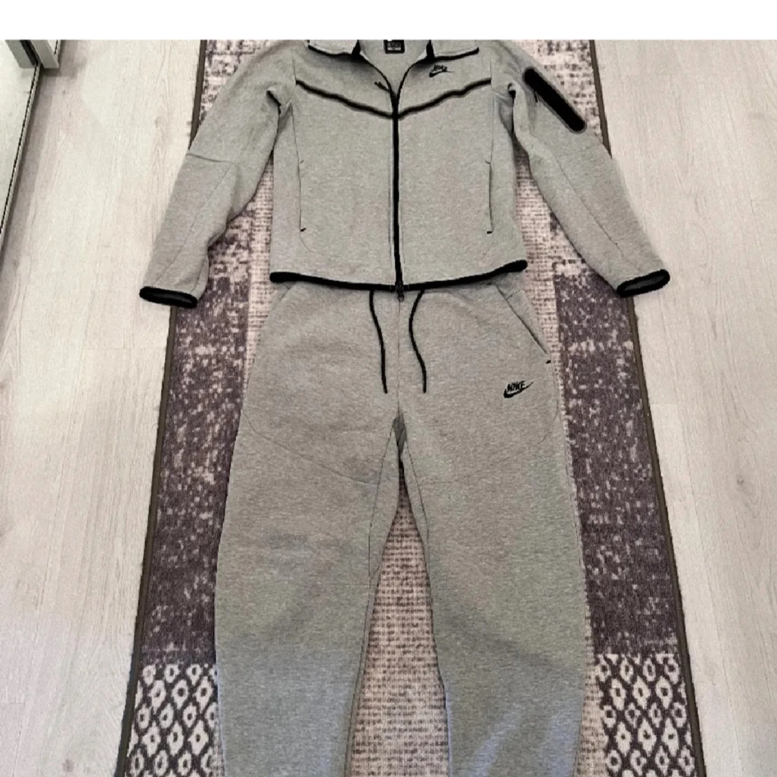 Grå tränings byxor från Nike