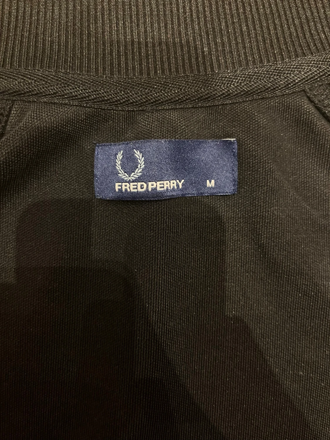 Svart Fred Perry hoodie med vita ränder - 1