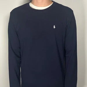 Ralph Lauren tröja - Säljer en riktigt snygg och trendig Ralph Lauren tröja i fint skick, storlek M, vid frågor är det bara att skriva //Gramenti