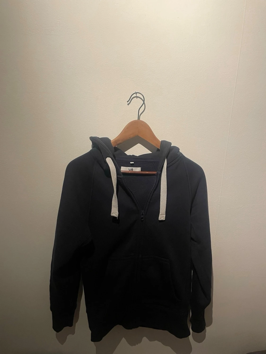 Säljer en blå russemerch tröja  