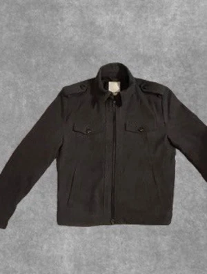 Jacka från J.Lindeberg - Säljer nu denna snygga jacka från J.Lindeberg🙌| storlek m| skick 8/10| vid några funderingar eller frågor kontakta oss🙌