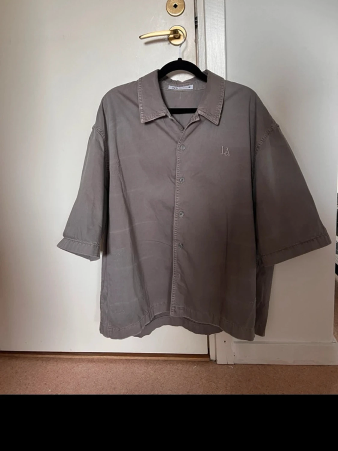 Grå oversized skjorta från Zara