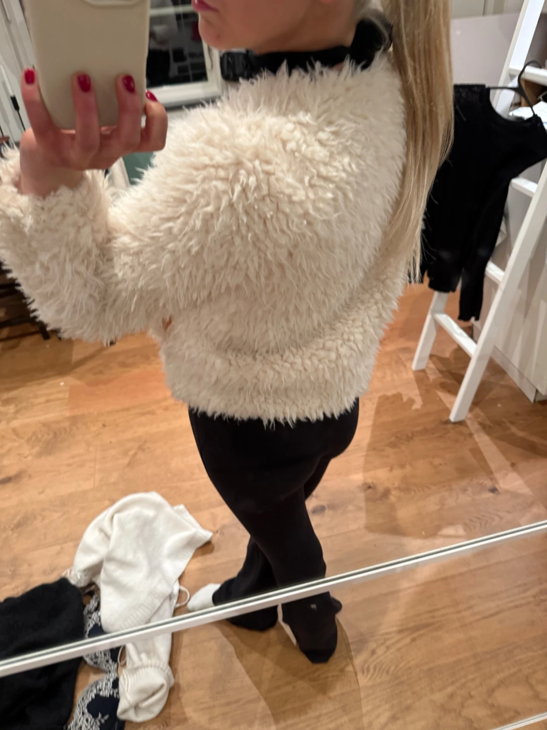 Vit fluffig pälsjacka - 1