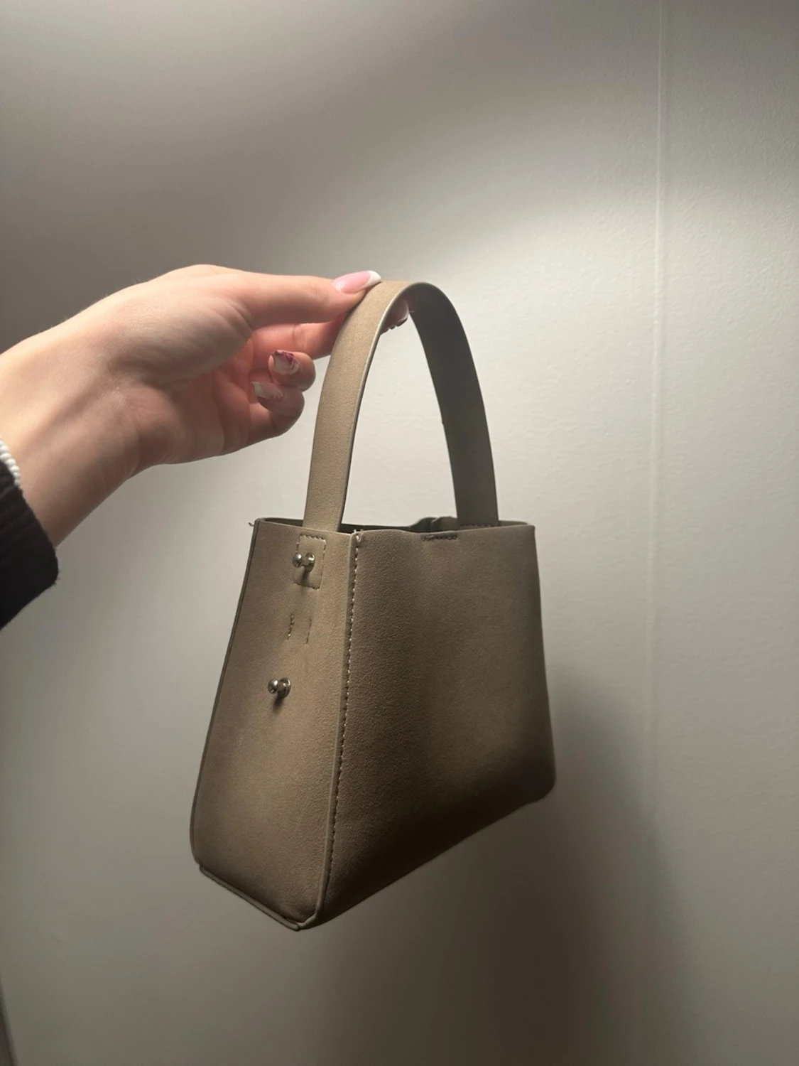 Beige handväska i mocka - 2