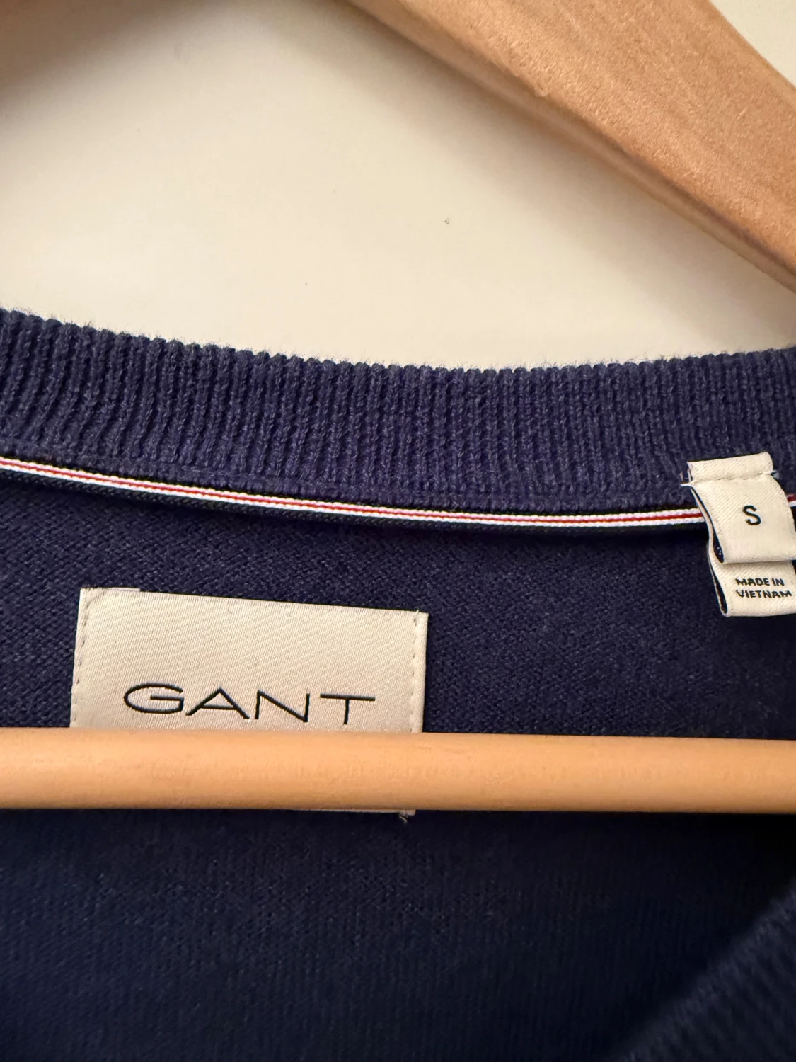 Blå v-ringad tröja från GANT - 2