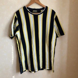 T-shirt - Bra skick,längd 75cm,bredd 50cm.