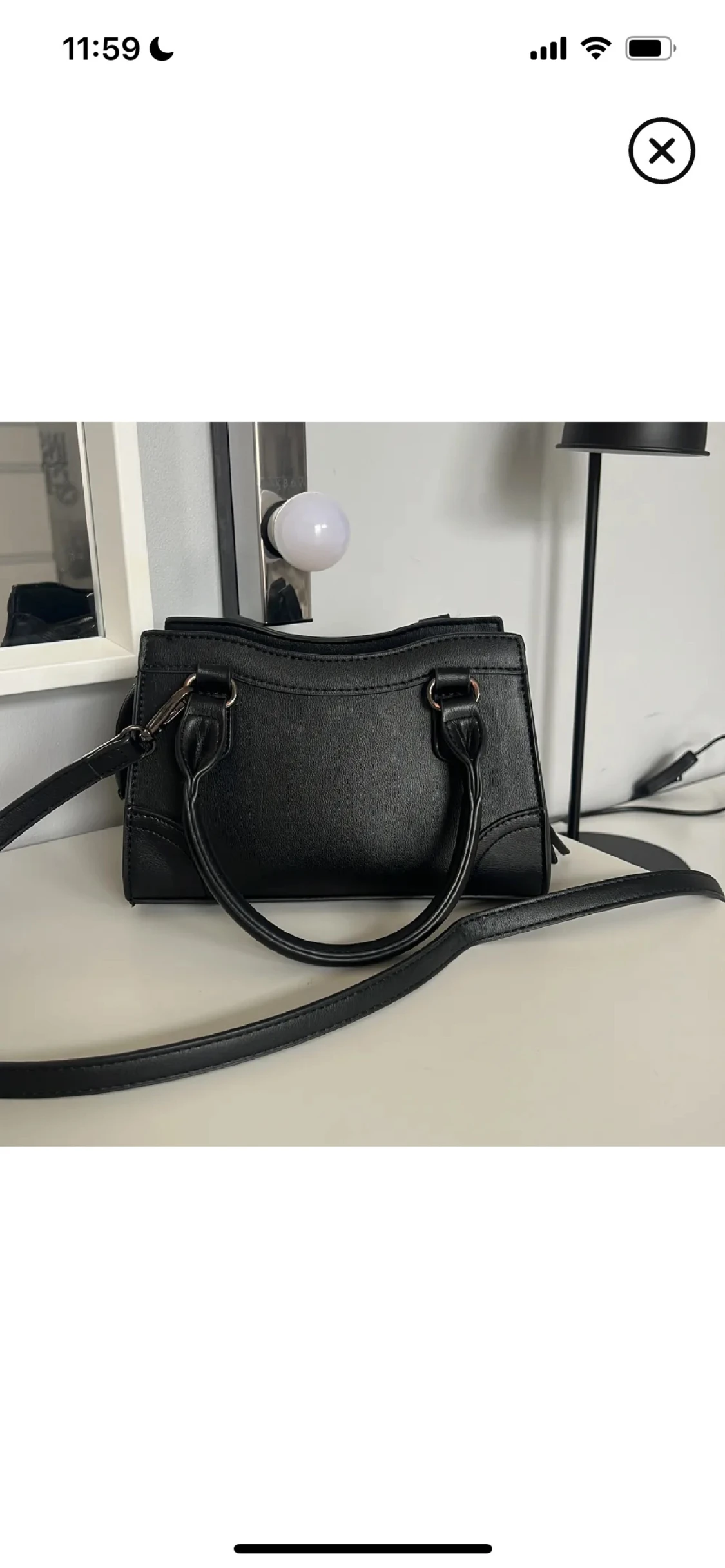 Svart handväska med axelrem - 2