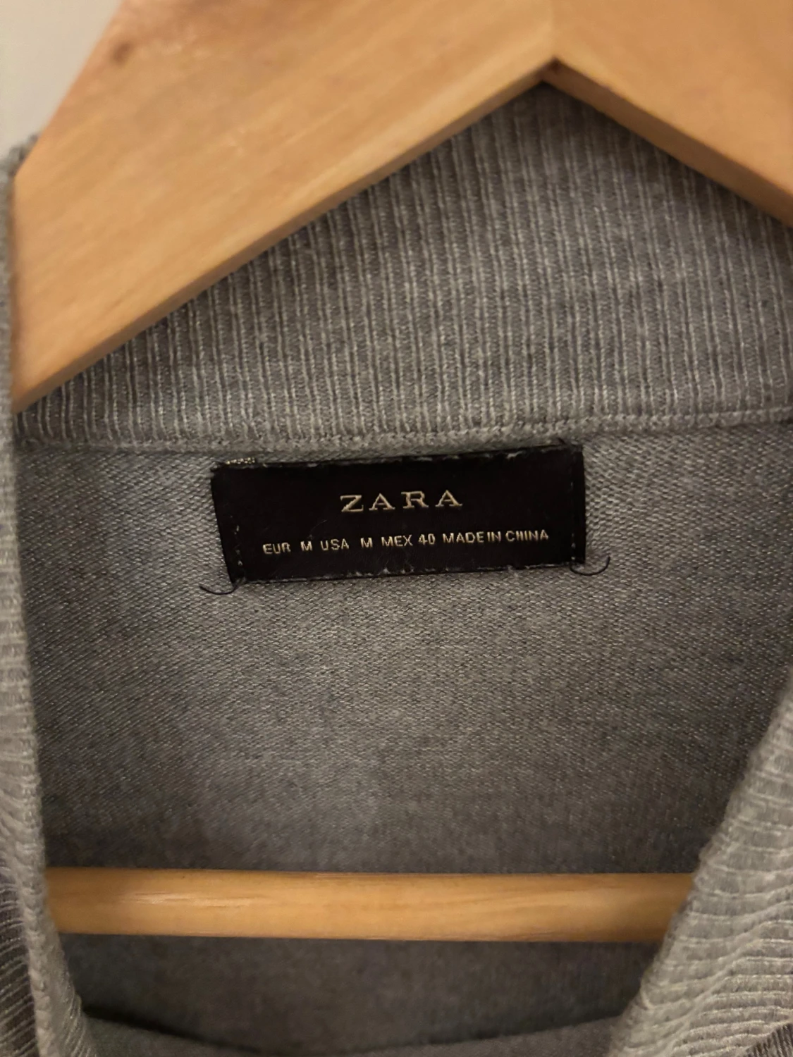 Grå polotröja från Zara, storlek M - 1