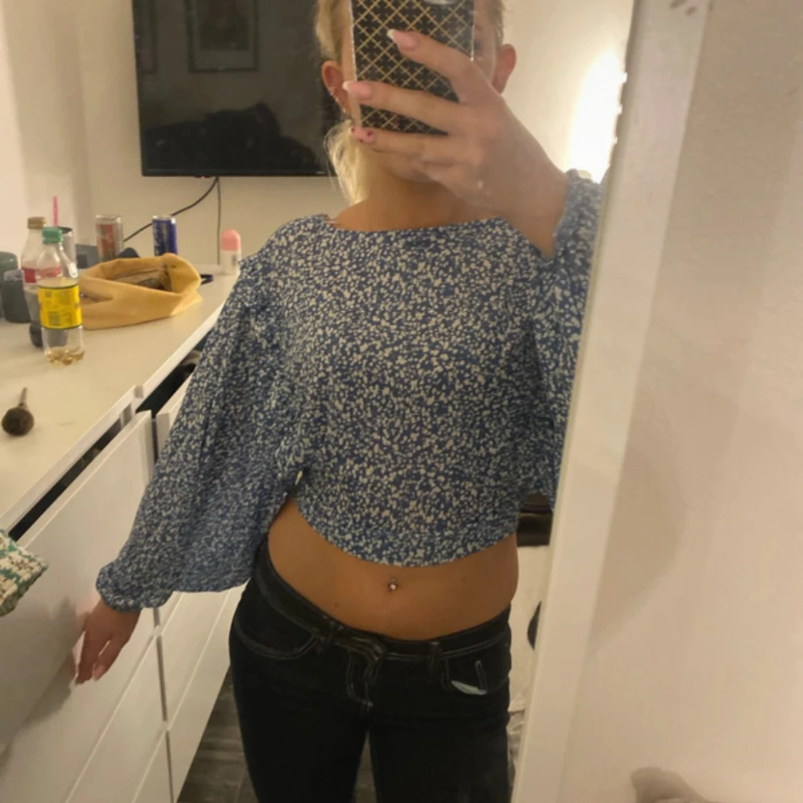 Blå blommig croppad blus med knyt - 2