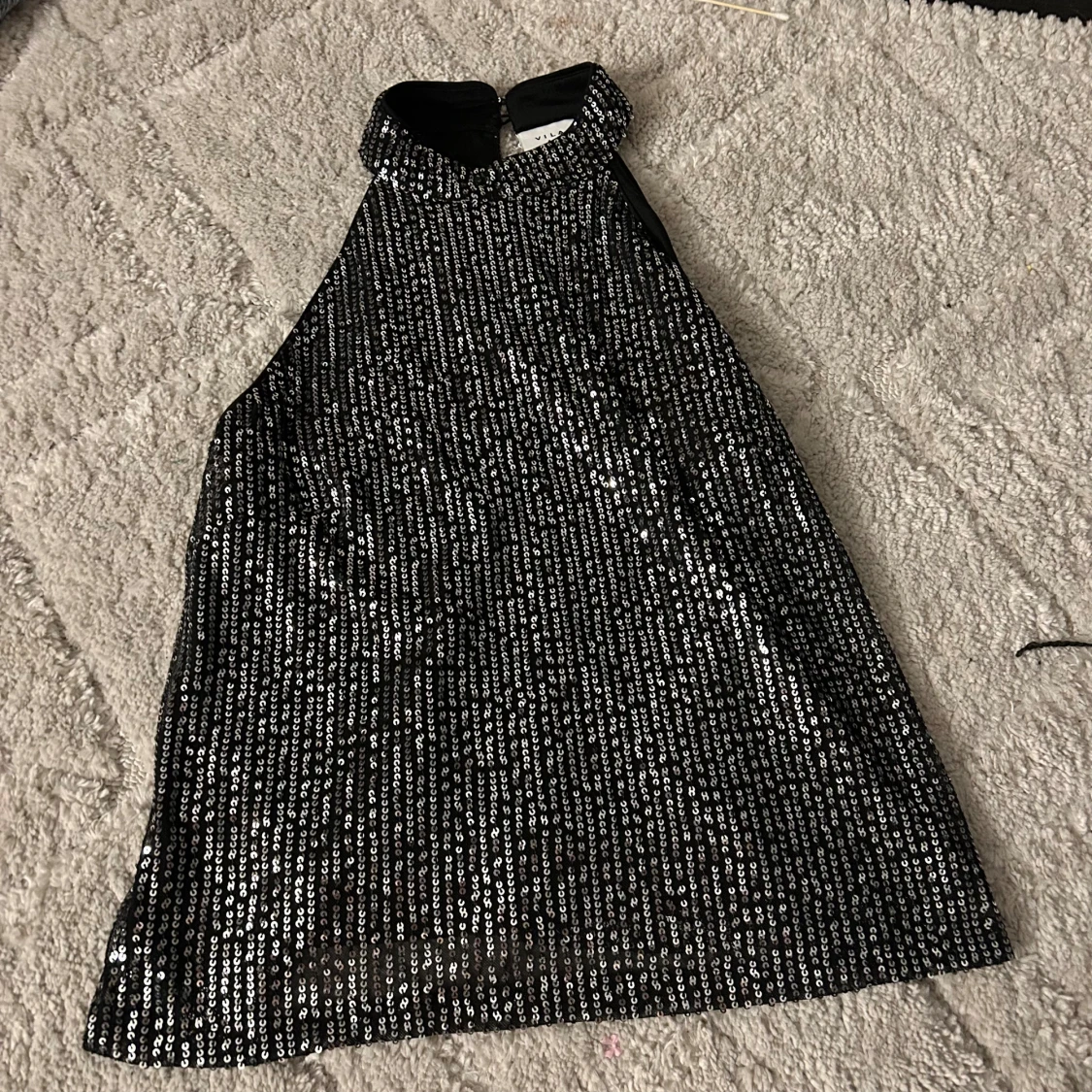 Glittrig svart paljettblus  - 1