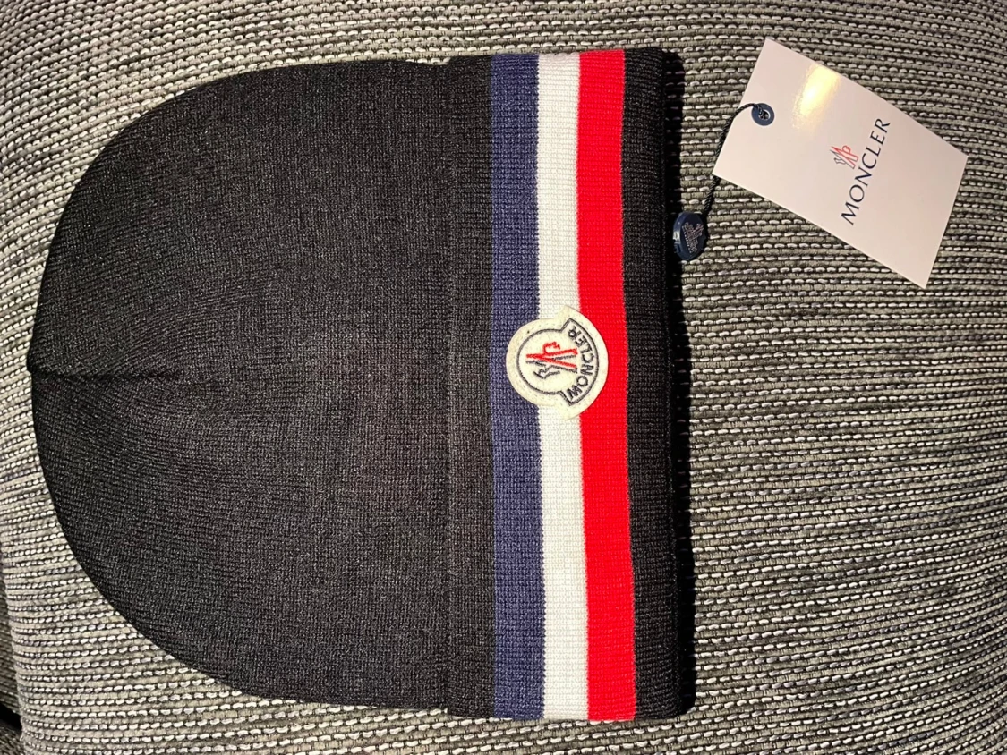Moncler mössa  - 2