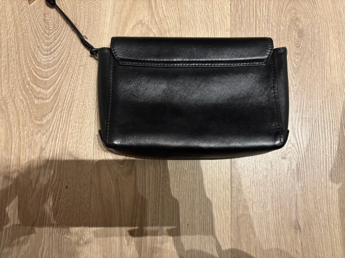 Svart handväska, Guess - 6