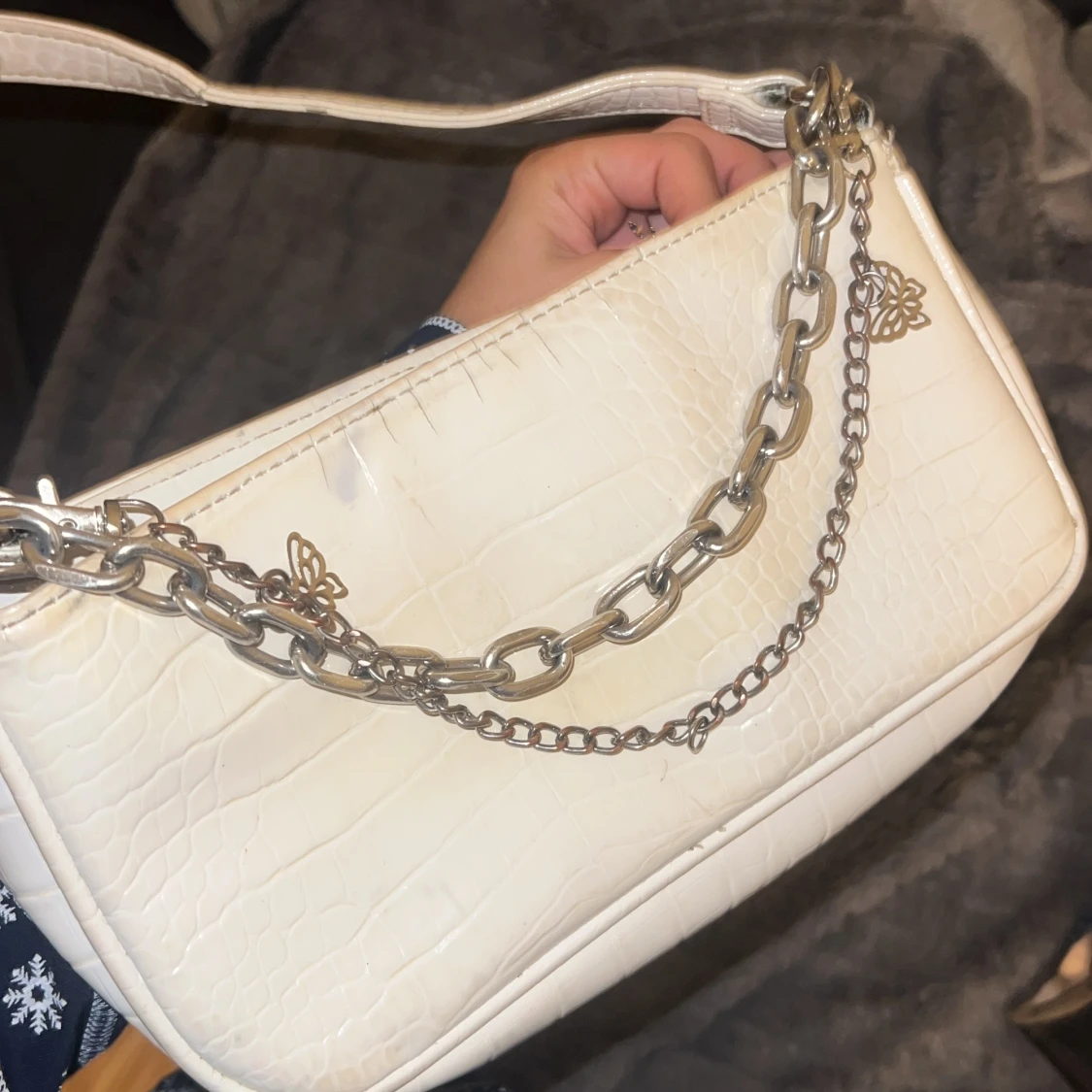 Vit axelväska med kedjedetalj - 4