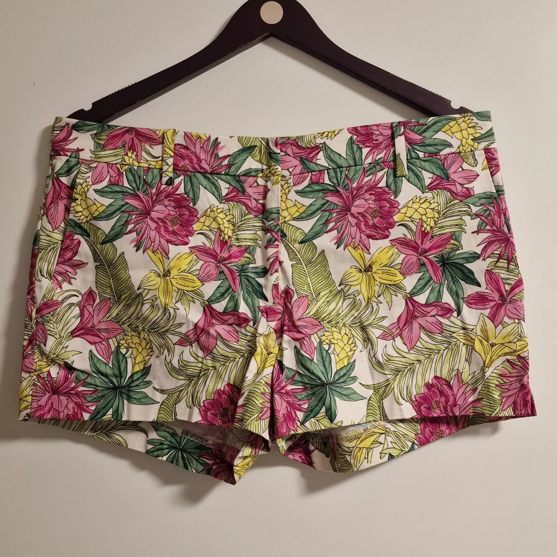 Blommiga shorts från H&M, strl 40