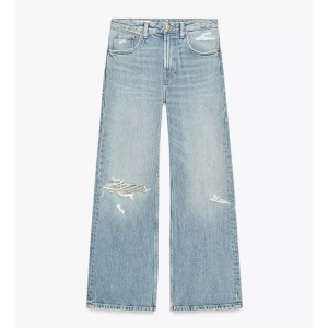 Populära slutsålda Zara jeans med hål - Säljer dessa populära jeans från Zara med slitningar. Har endast använt dom en gång men kände att de var lite långa på mig som är 160cm. De är i storlek 32 men passar bra på mig som vanligtvis har 36🫶