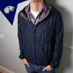 LEE WINDBREAKER  - Snygg och stilren windbreaker från lee | Skick: 9/10 | Strl: S | Modellen är 182 cm | Hör av dig vid intresse eller om du undrar någonting! 