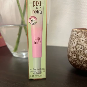 Oöppnad Pixi lip tone - Nypris 150-200 Pixi by petra lip tone 12 ml 