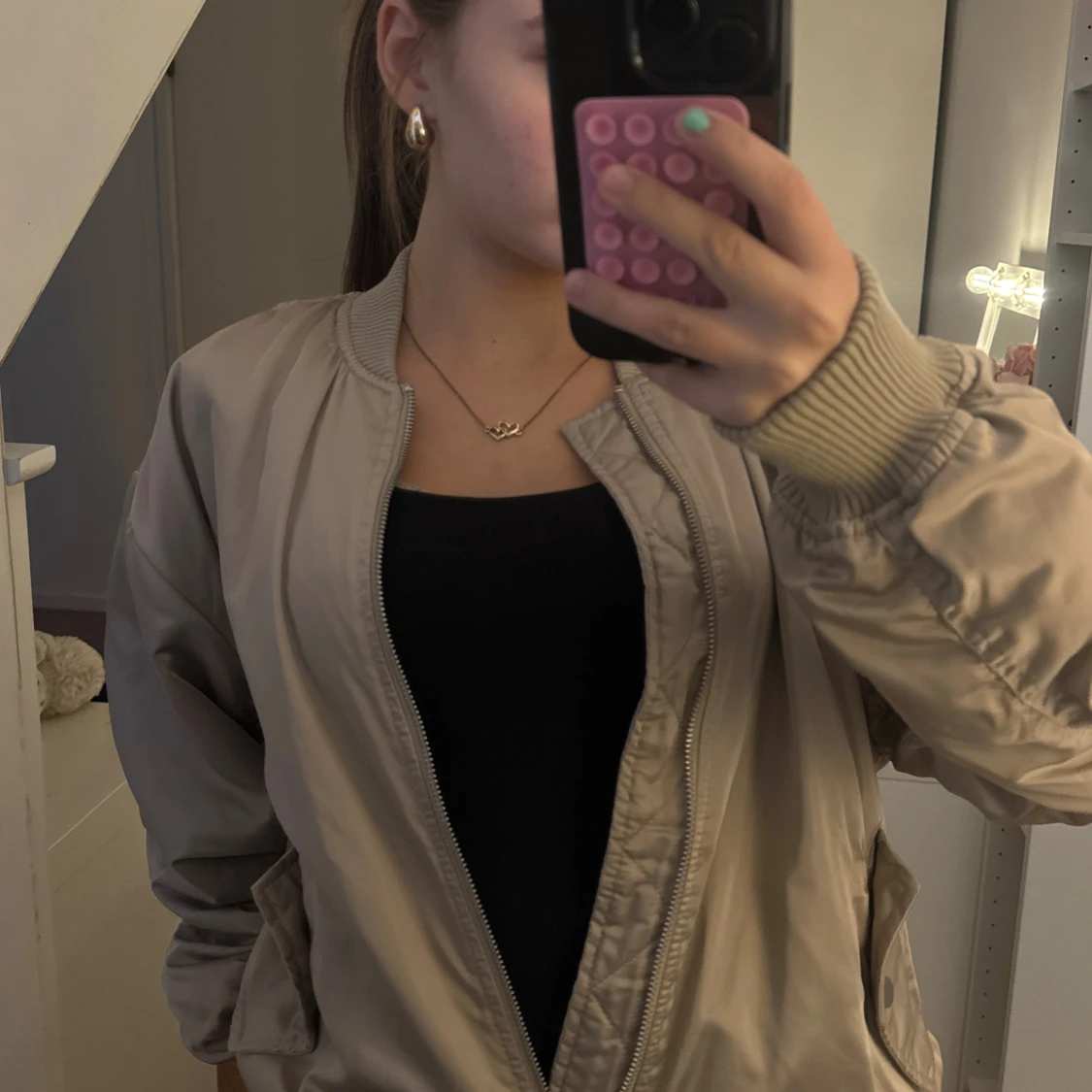 Beige bomberjacka med dragkedja - 3