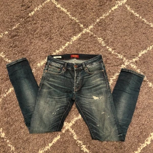 Jack& jones jeans - Jack and Jones jeans - skick 10/10 - storlek W29 L30 - modell: SLIM/GLENN- nypris ca 899 mitt pris 299! - pris kan diskuteras vid snabb affär!