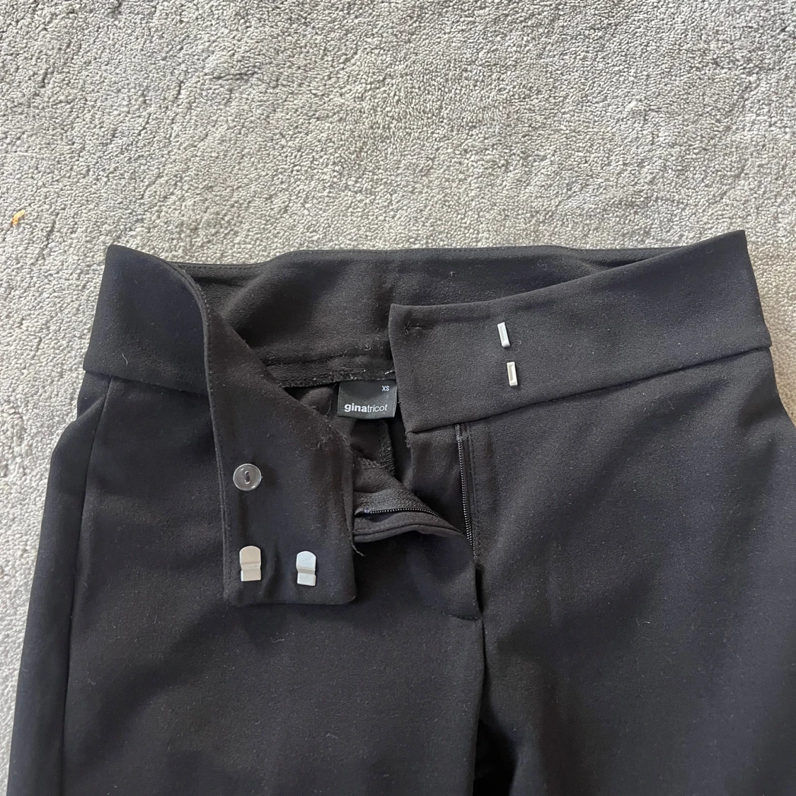 Svarta bootcut kostymbyxor Gina Tricot - 1