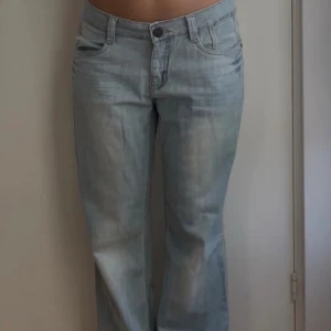 Coola jeans  - Ett par jätte snygga jeans i en lite mer baggy modell💓