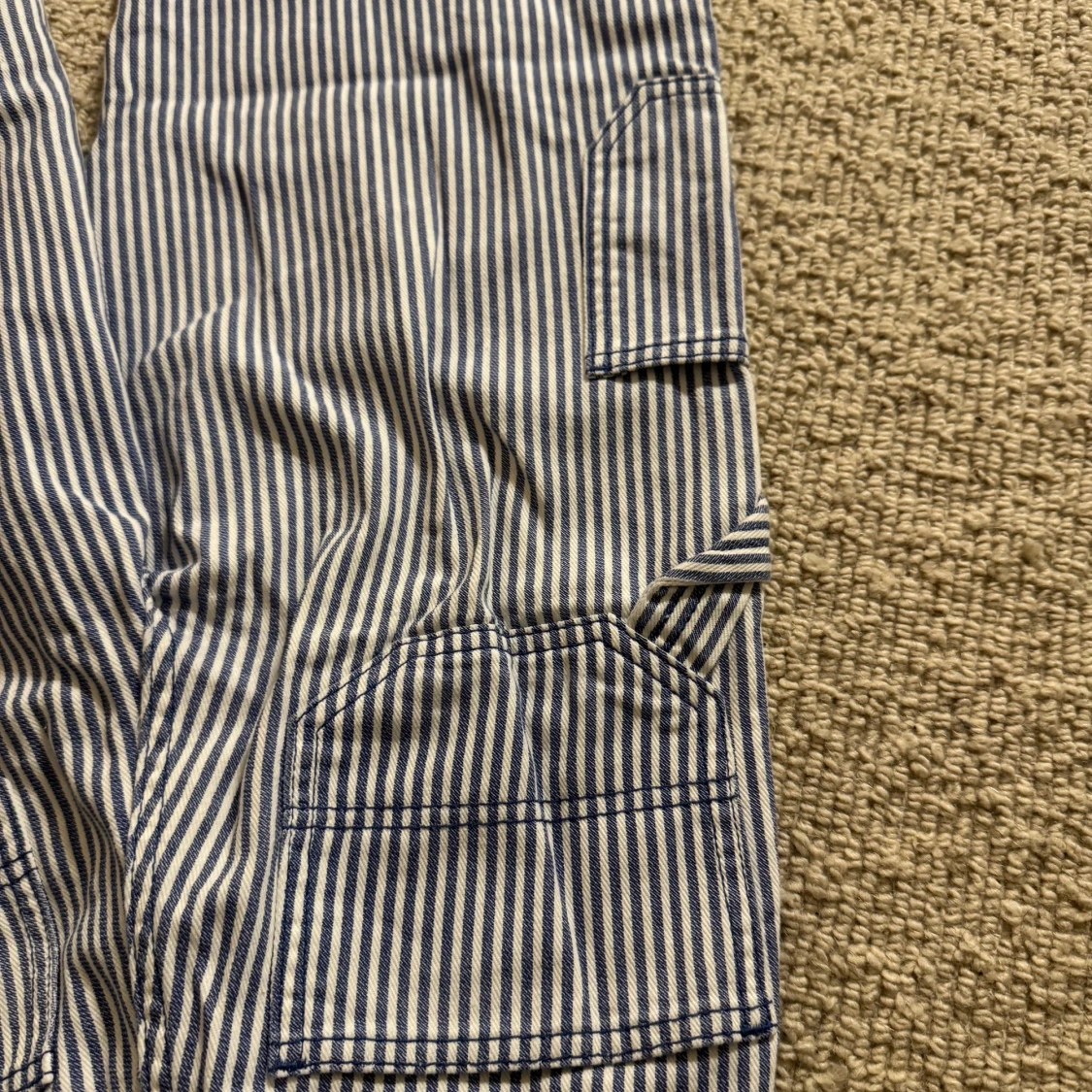 Randiga cargopants från H&M, blå/vit - 3