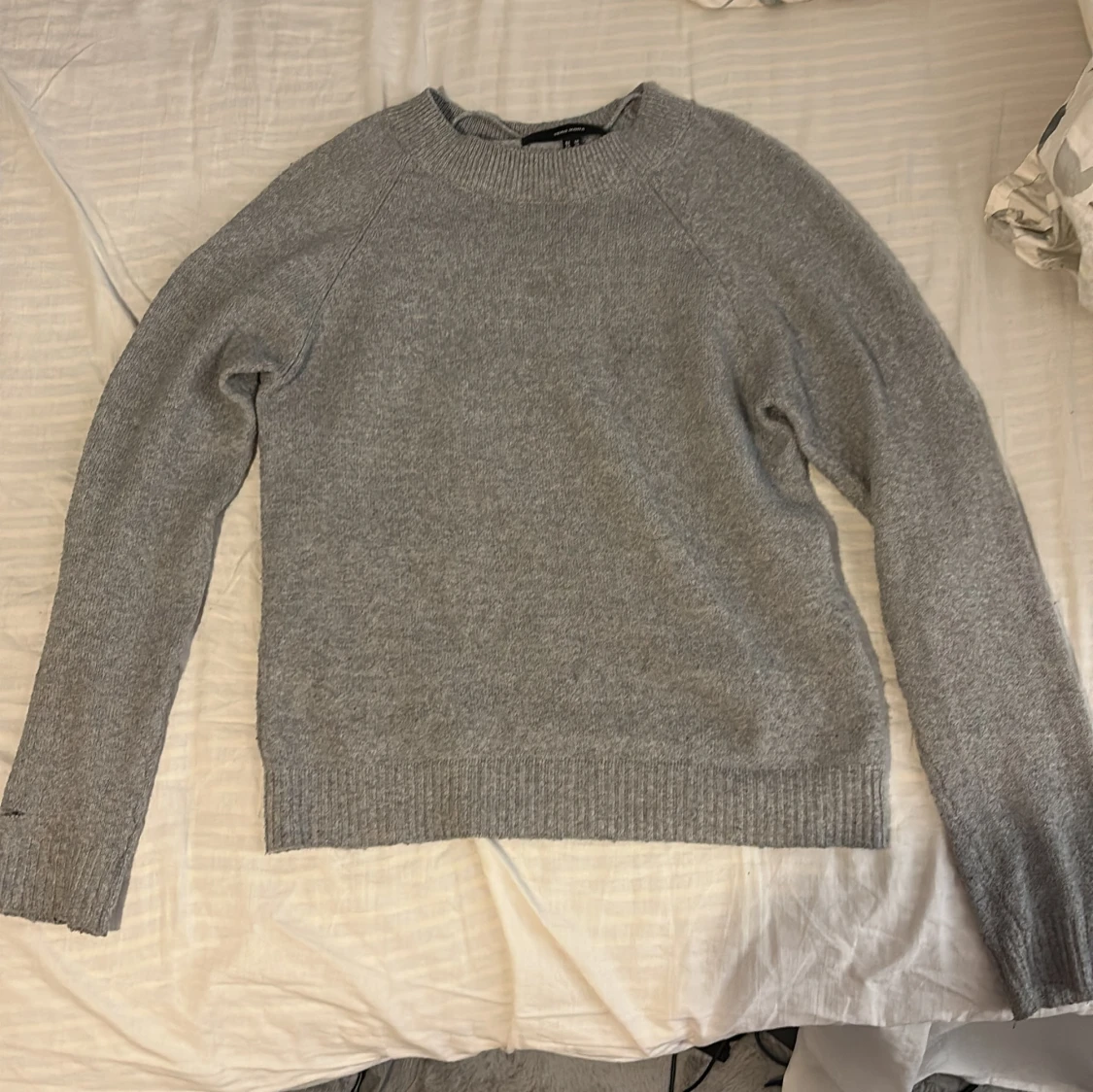 Grå stickad tröja från Vero Moda