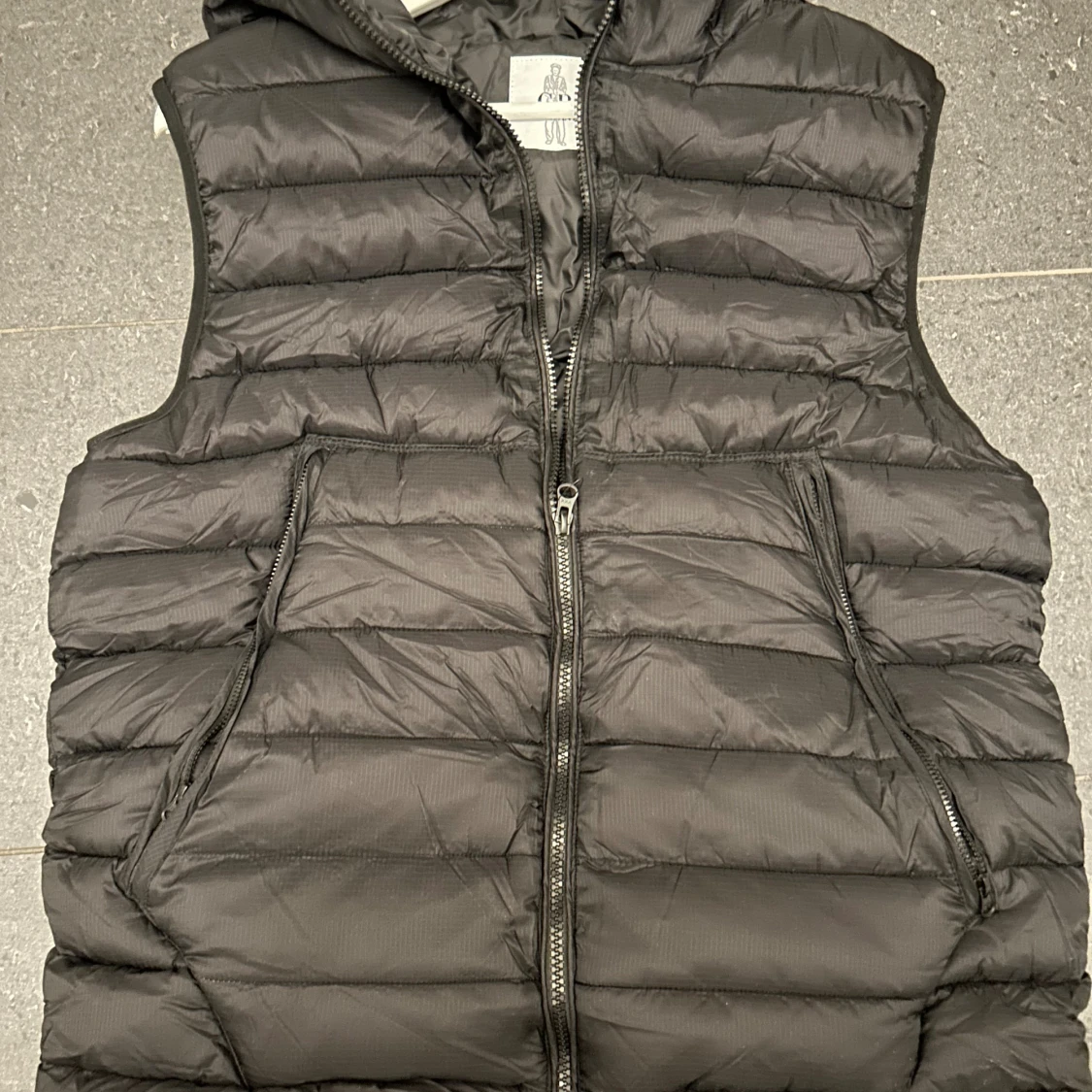 Svart dunväst från C.P. Company - 3