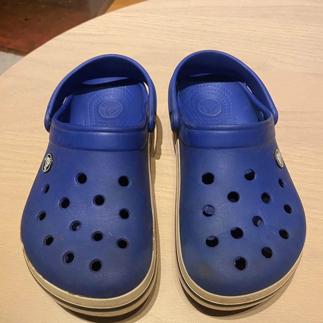Blå Crocs sandaler med vit kant (barn) - 1