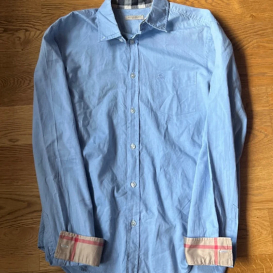 Blå skjorta från Burberry - 1