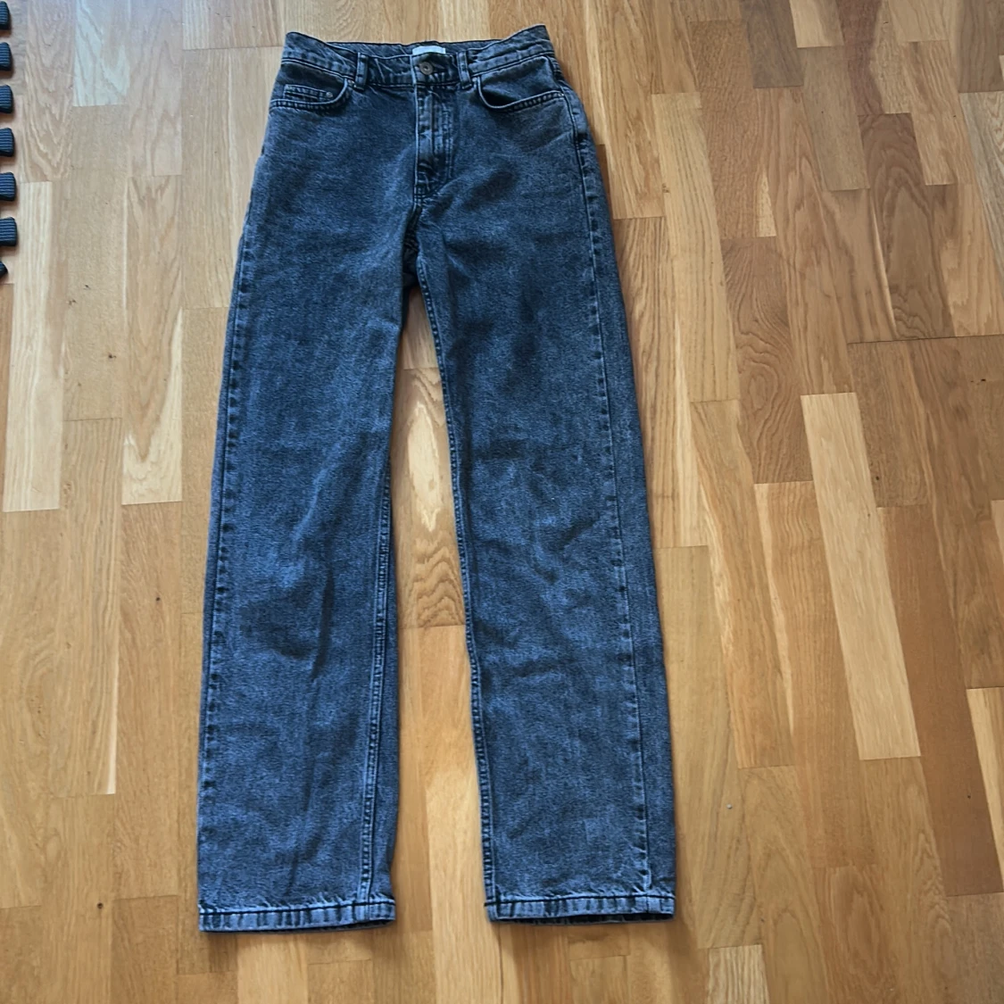 Grå raka jeans från Grunt, stl 27
