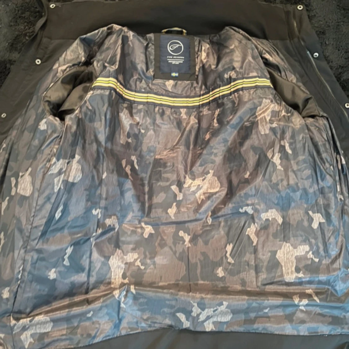 Svart pufferjacka från Five Seasons - 2