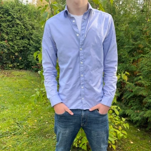 Ljusblå Tiger Of Sweden skjorta  - Tja säljer denna riktigt snygga tiger of Sweden skjorta 👔🐅| storleken är S och passformen är perfekt enligt mig✌🏼| Vid frågor och funderingar är det bara att skriva!!👑