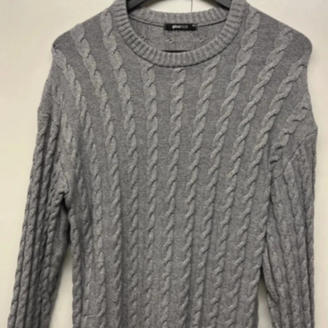 Grå kabelstickad tröja Gina Tricot XS