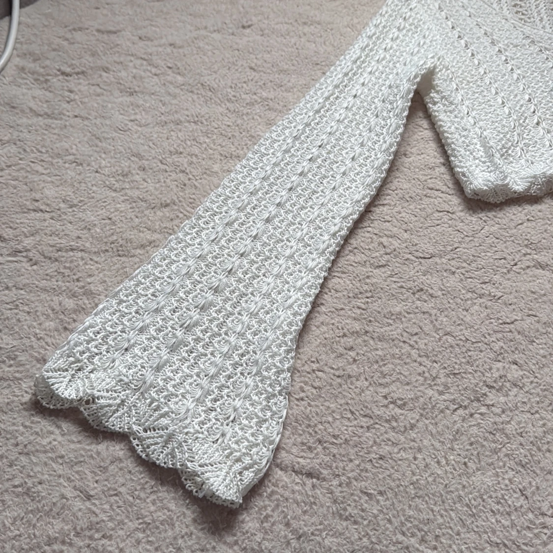 Vit stickad bolerotopp med knyt - 1